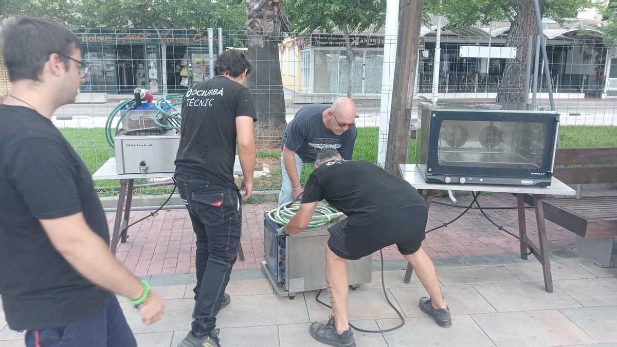 Amadeo Faus, en el montaje de la Fira Tasta Gandia que coorganiza Destí Safor