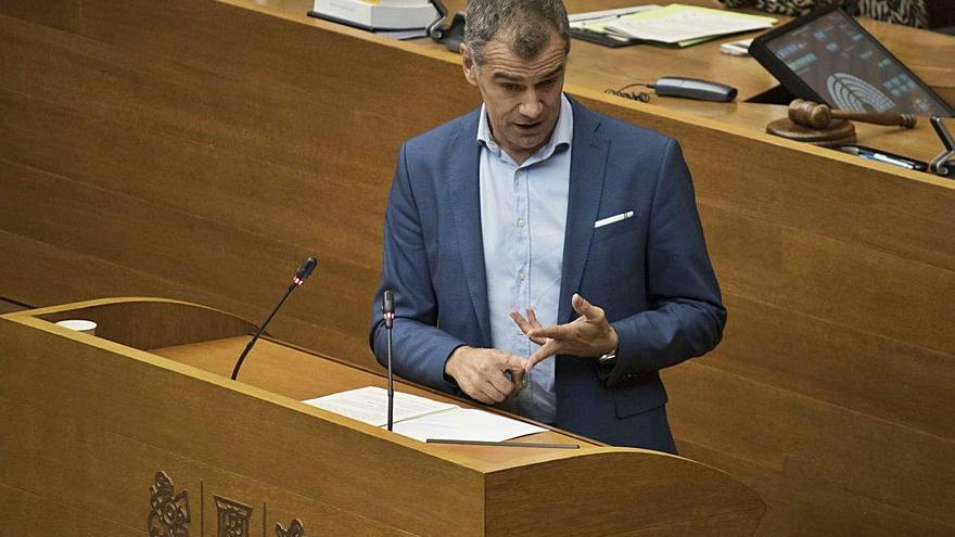 El síndic de Ciudadanos, Toni Cantó, durante una sesión parlamentaria en las Cortes Valencianas.