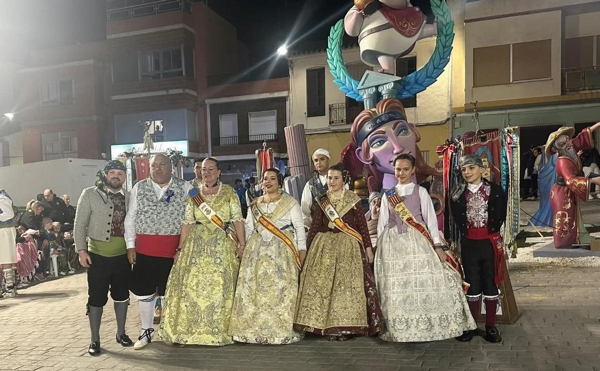 Visita de cortesía a la Falla Gilet.