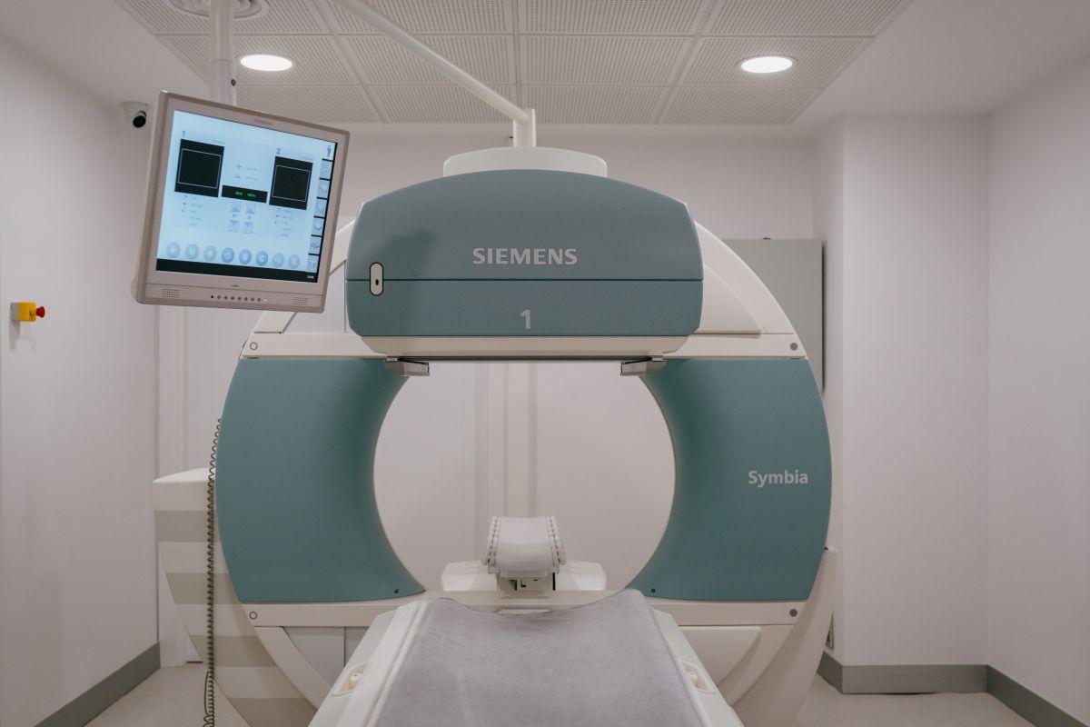 La gammacámara es el equipo fundamental en medicina nuclear