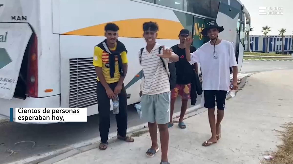 Autoridades de Marruecos trasladan de vuelta a los migrantes que ingresaron en Ceuta