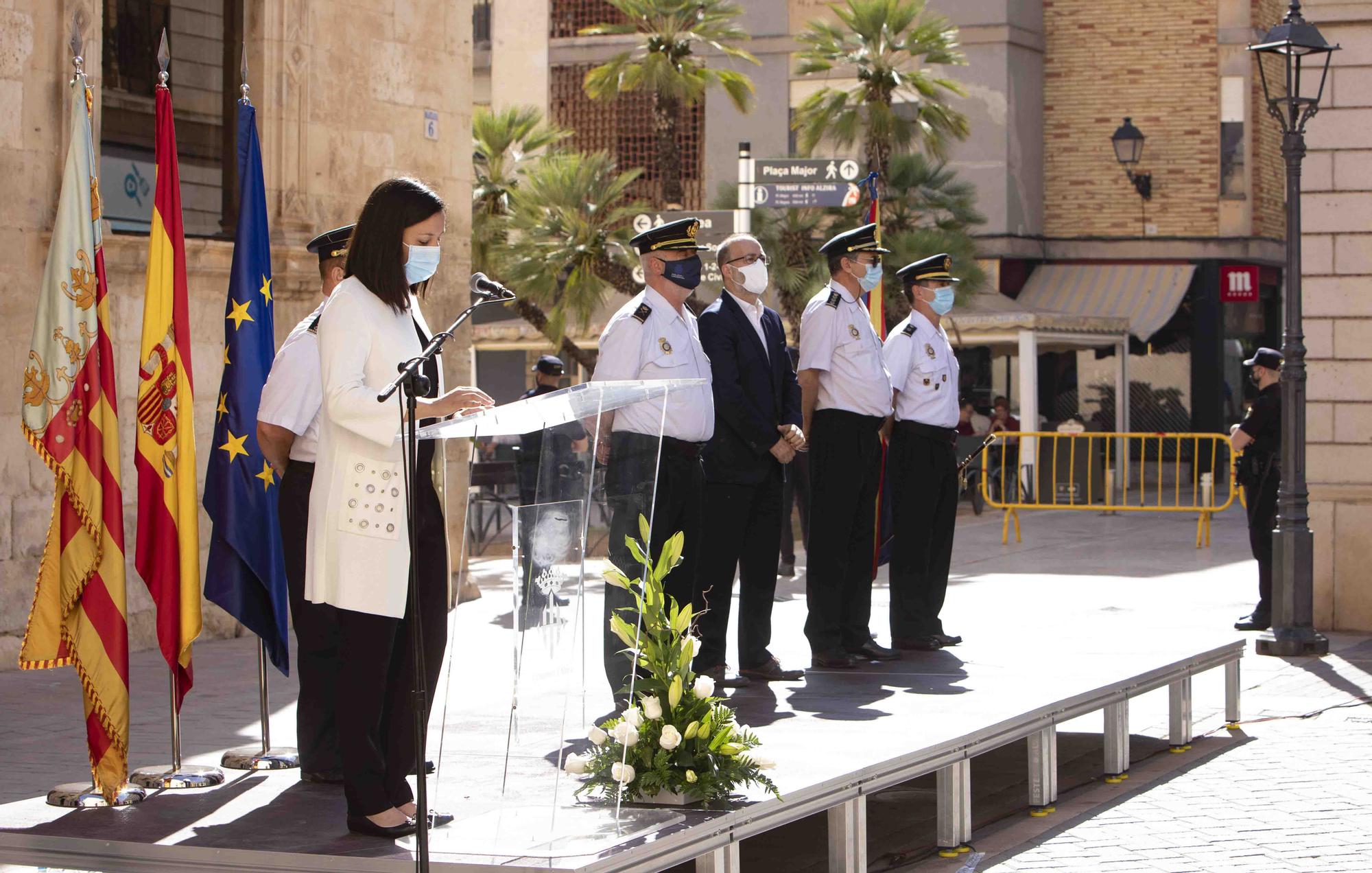 Entrega del bastón de mando al inspector jefe de la Comisaría de la Policía Nacional de Alzira - Algemesí.