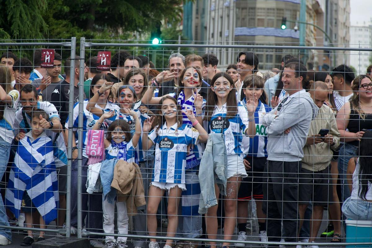 Fiesta del ascenso: la llegada de los jugadores a Cuatro Caminos