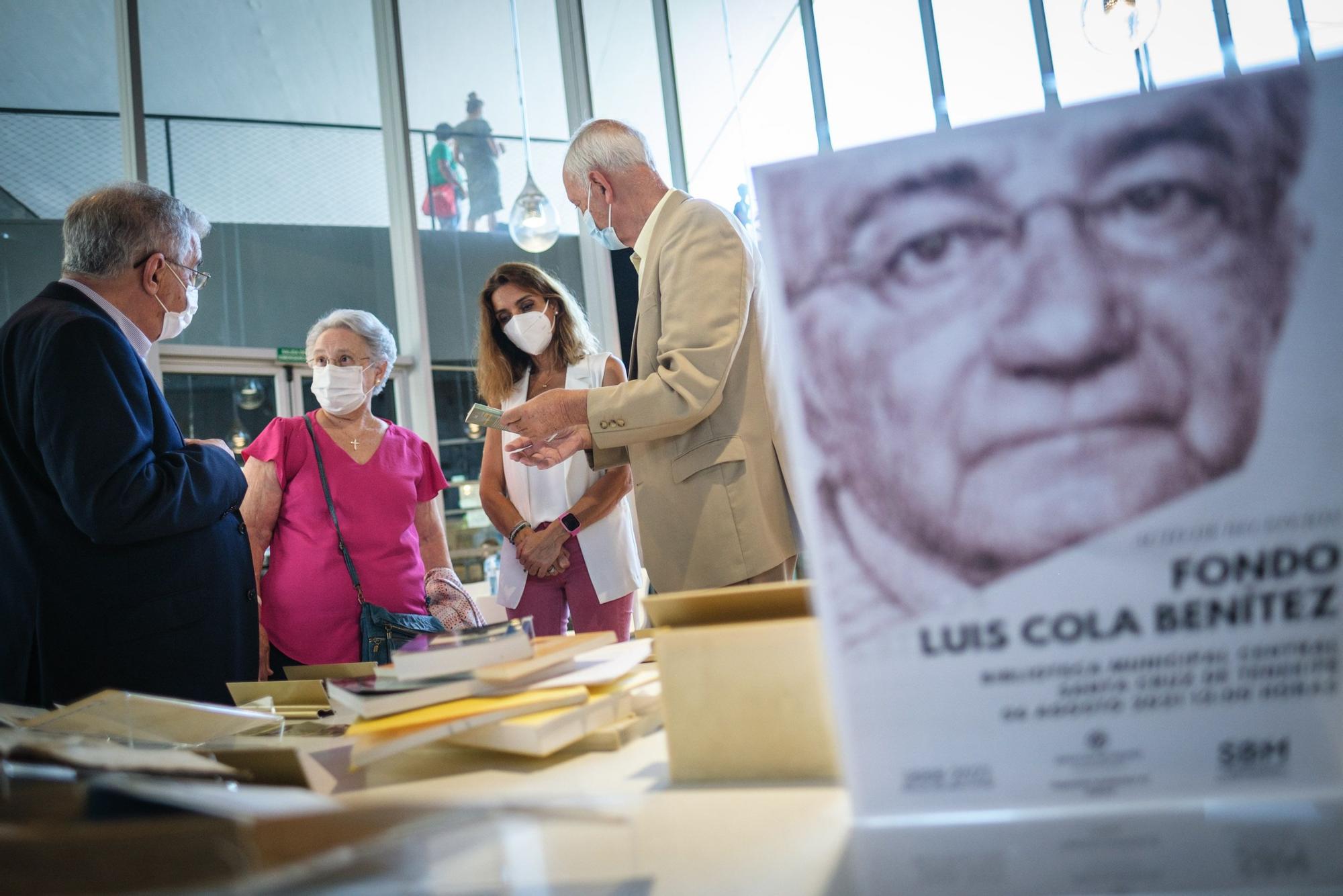 Donación a la biblioteca municipal de los fondos de Luis Cola