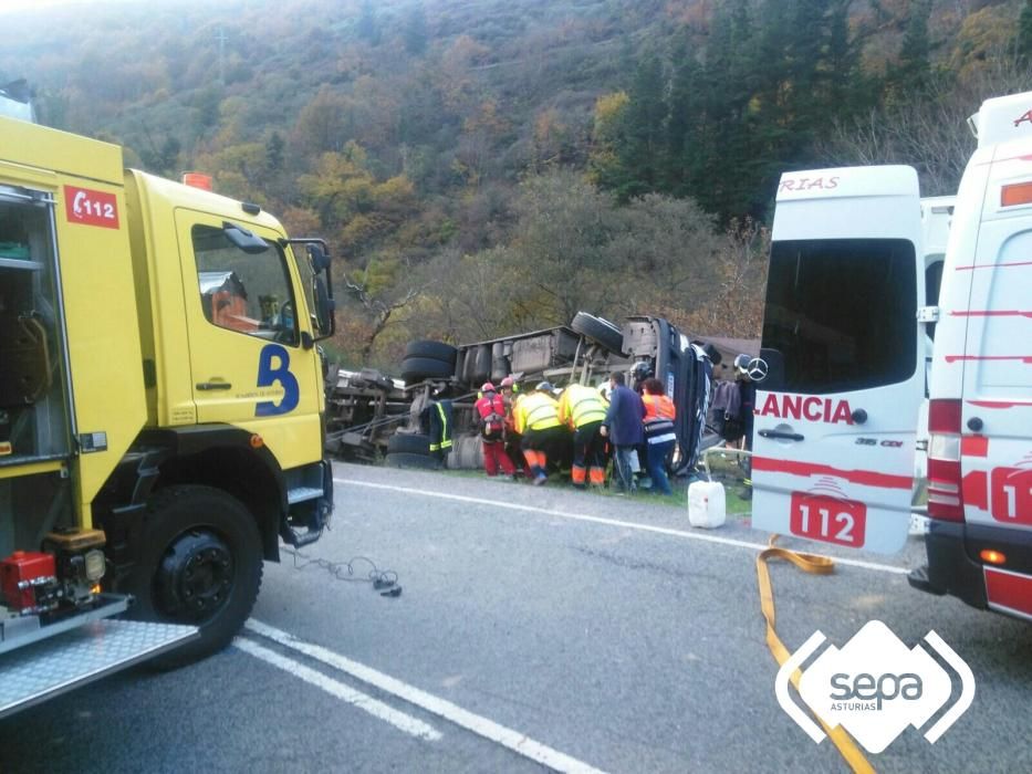 Accidente de tráfico en Cangas del Narcea