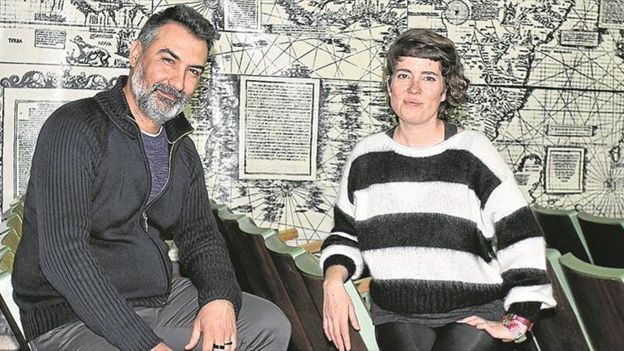 La escritora Tálata Rodríguez visita Cáceres