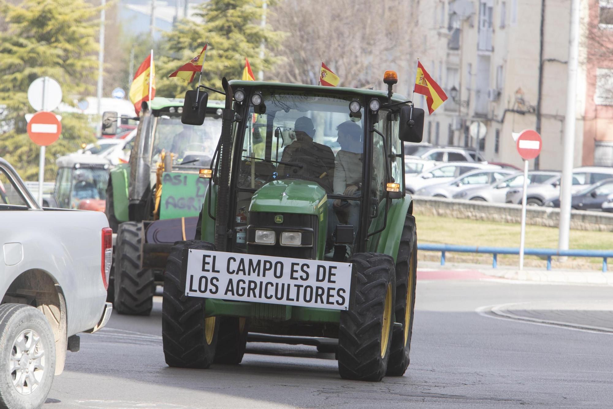 La tractorada por la crisis del campo se hace visible en Xàtiva