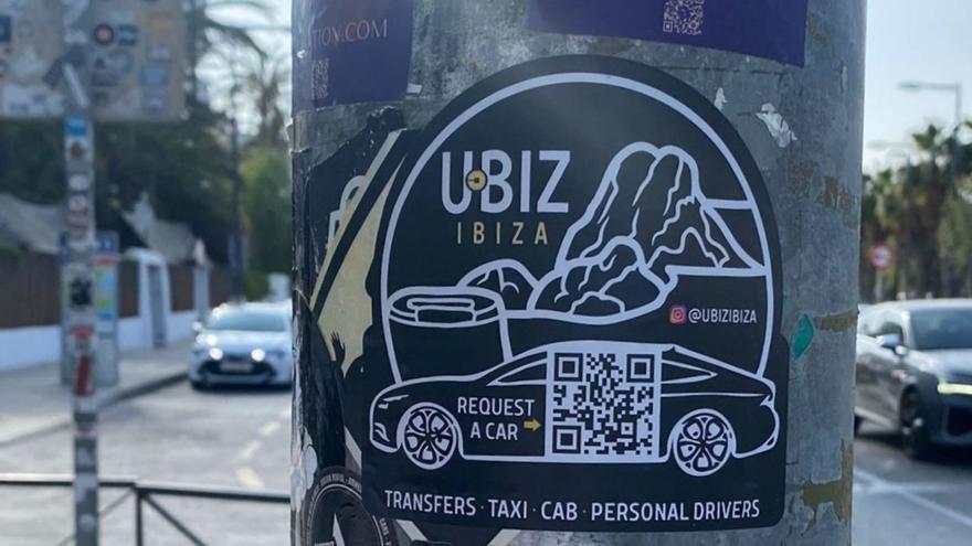 Publicidad de la plataforma ilegal de transporte Ubiz en la parada de taxi de la Avinguda 8 d’Agost de Eivissa. | ELITE TAXI CORSARIS