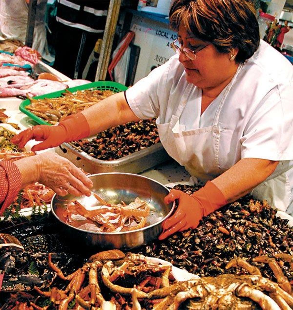 Centollos en el mercado de la plaza de Lugo.
