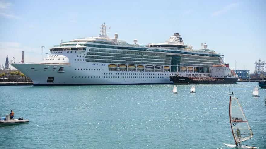 Una docena de cruceros hacen escala en la ciudad en Semana Santa