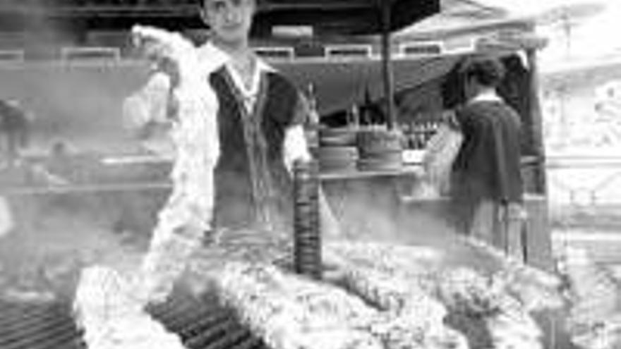 Ambiente medieval en el mercado de la plaza de españa