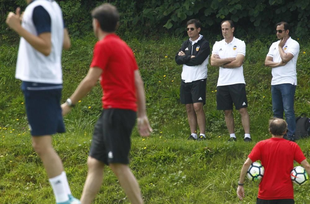 Alemany y Murthy, atentos al entrenamiento