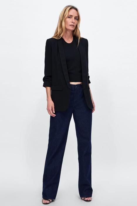 Americana negra de Zara de 59,99 euros