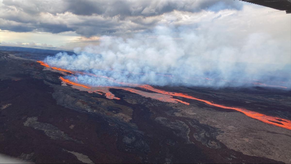 El volcán Mauna Loa (Hawái) entra en erupción por primera vez en 40 años