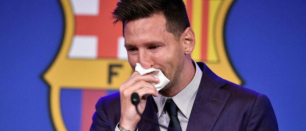 Messi llorando en la rueda de prensa en la que se despidió del FC Barcelona.