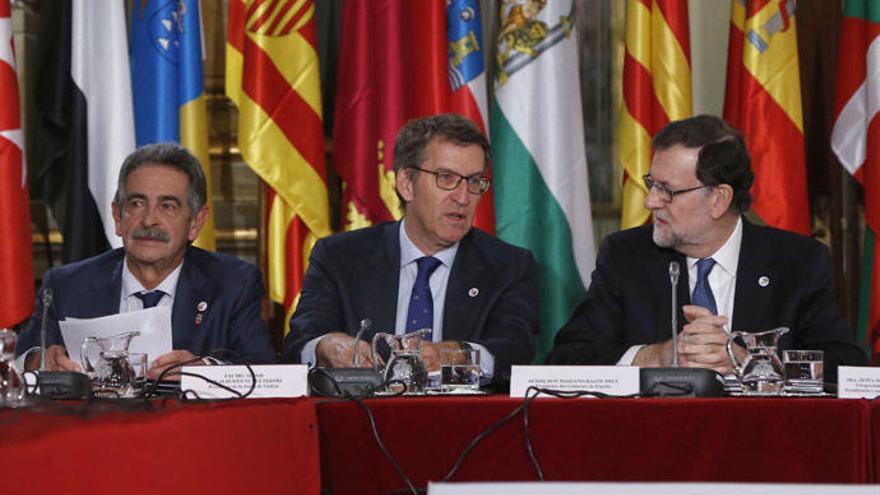 Feijóo, en la VI Conferencia de Presidentes junto a Revilla y Rajoy