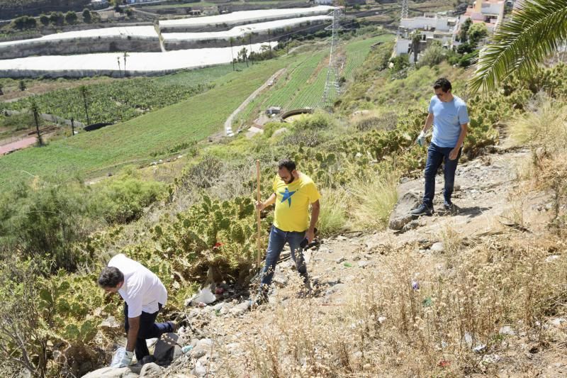 Pablo Rodríguez y María Fernández participan el domingo en el reto #TrashtagChallenge. A través de esta iniciativa viral que busca eliminar la basura del medio ambiente, se limpiarán las laderas de Capellanías, Lugarejo, Albiturria y Lomo La Cruz.  | 14/04/2019 | Fotógrafo: Tony Hernández