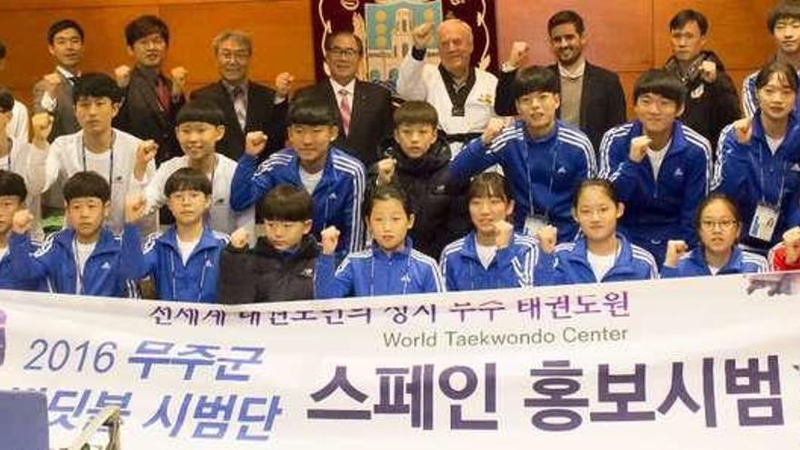 Recepción en Betanzos a un club de taekwondo coreano