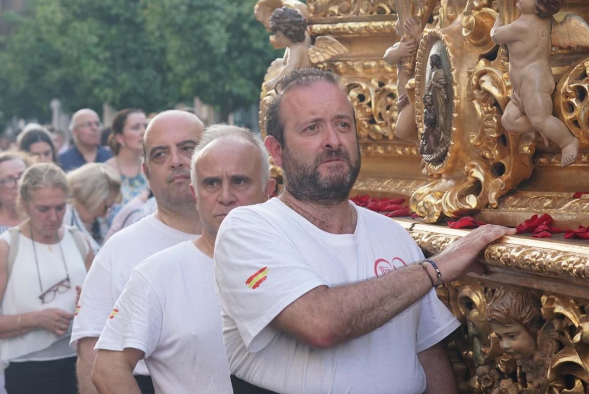 Una procesión con tres pasos para el aniversario del Sagrado Corazón