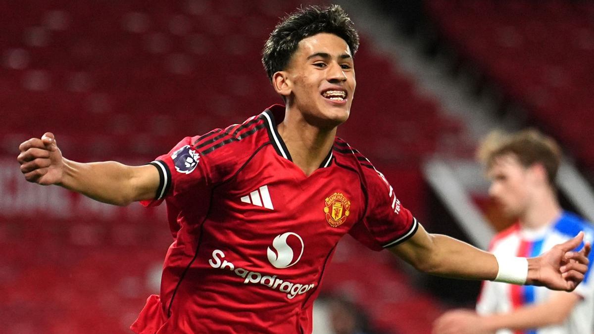 JJ Gabriel, en una imagen con el Manchester United