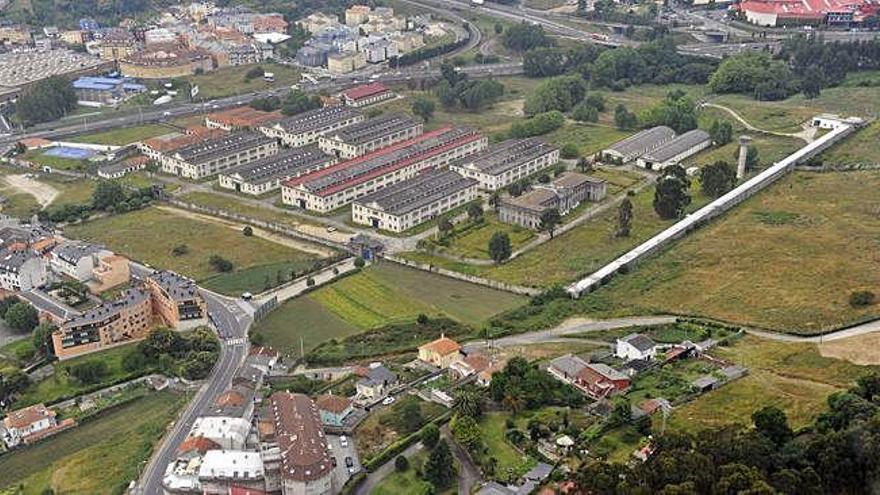 Vista panorámica de la fábrica de armas y su entorno.