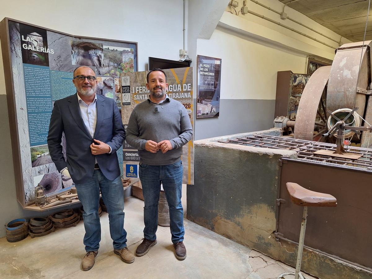 El alcalde Francisco García y el concejal José Miguel Vera en la presentación de la I Feria del Agua de Santa Lucía, celebrada en el Pozo de Los Betancores del Museo de La Zafra.