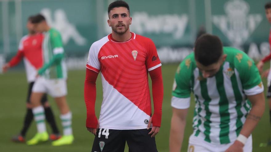 Álex Robles, en el partido del Córdoba CF en campo del Betis Deportivo.