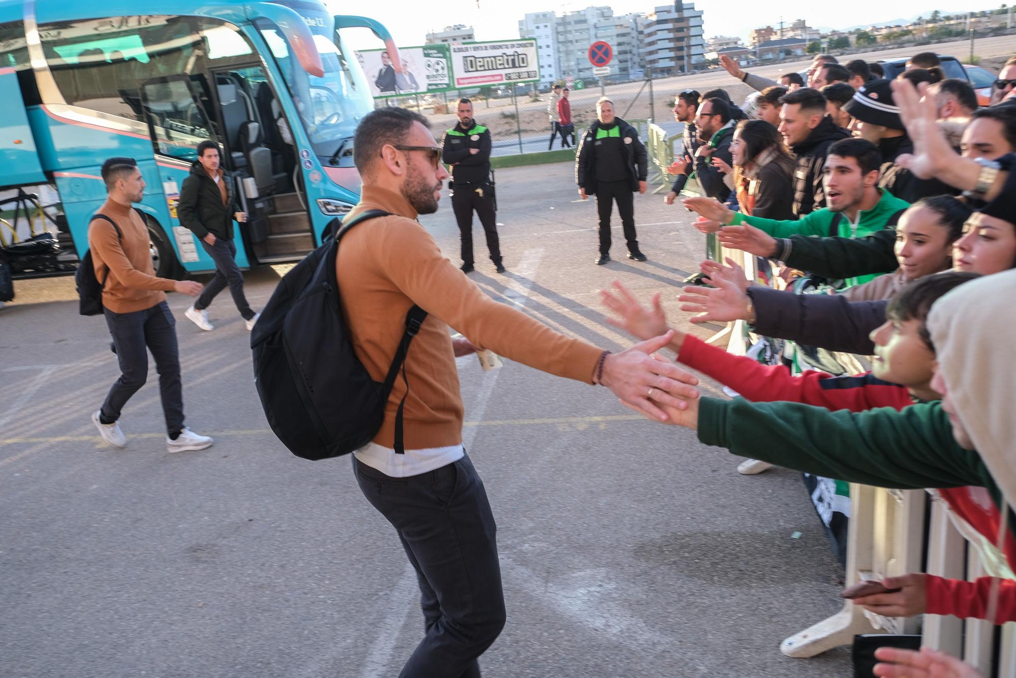 Así ha despedido la afición del Elche CF a la plantilla en su partida hacia Sevilla