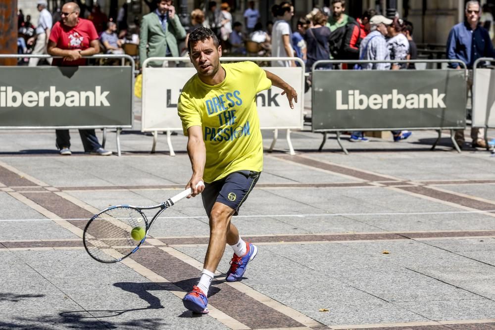 Partido de exhibición del Torneo Dionisio Nespral entre Pablo Carreño y Albert Montañés en el Paseo de Begoña