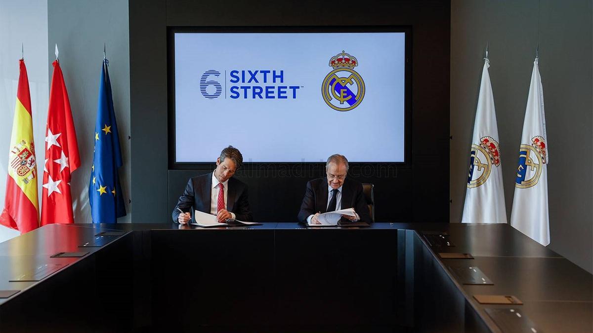 Florentino Pérez firma el acuerdo del Madrid con Sixth Street.