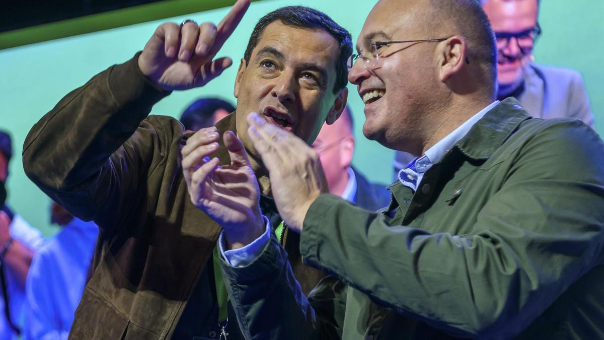 Miguel Tellado y Juanma Moreno, durante la segunda jornada del congreso del PP de Andalucía.