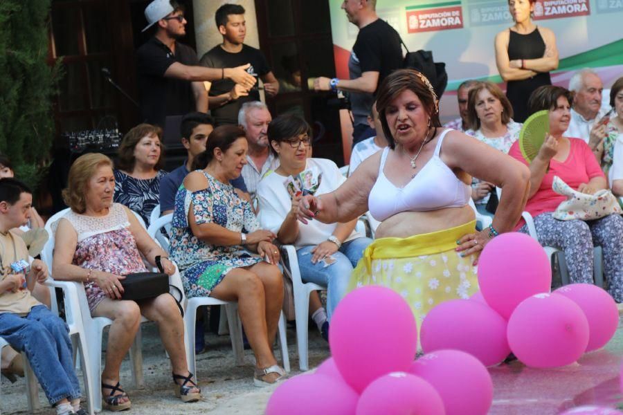 Desfile en Zamora de mujeres operadas de cáncer