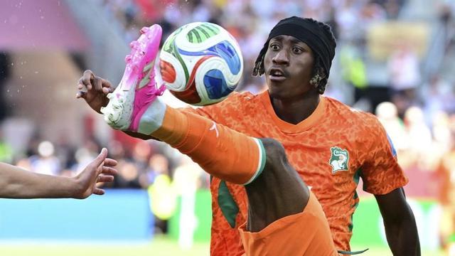 L’ivorià Diomande, en un partit amb la seva selecció en l’últim Mundial. | EDUARDO LIMA / EFE
