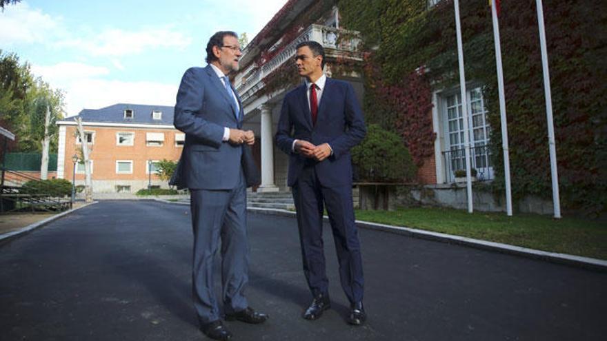 Rajoy y Sánchez, este miércoles en La Moncloa.