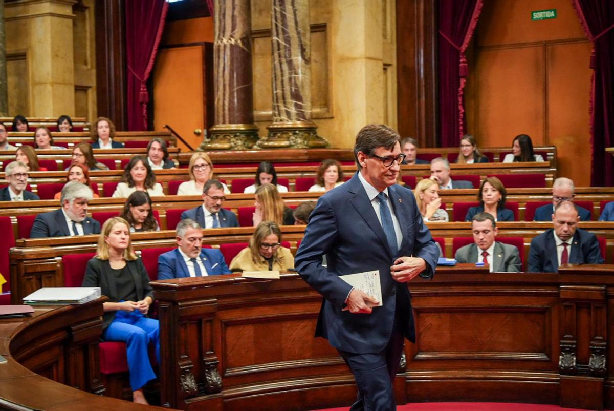 El president Salvador Illa, en el hemiciclo del Parlament.
