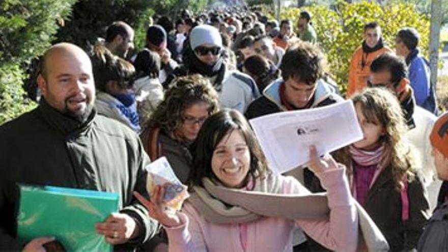 La inscripción de aspirantes a pisos baratos del &#039;Pocero Bueno&#039; se hace sin incidentes