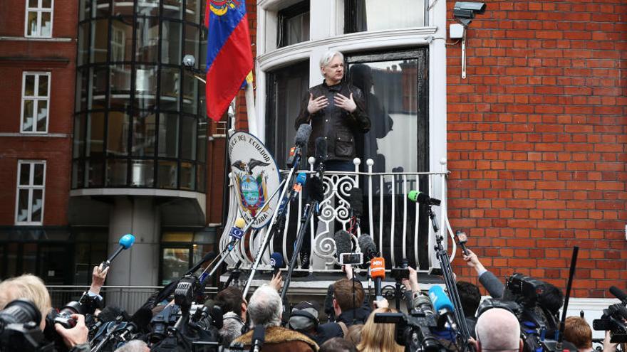 Assange, en un acto en la embajada de Ecuador.
