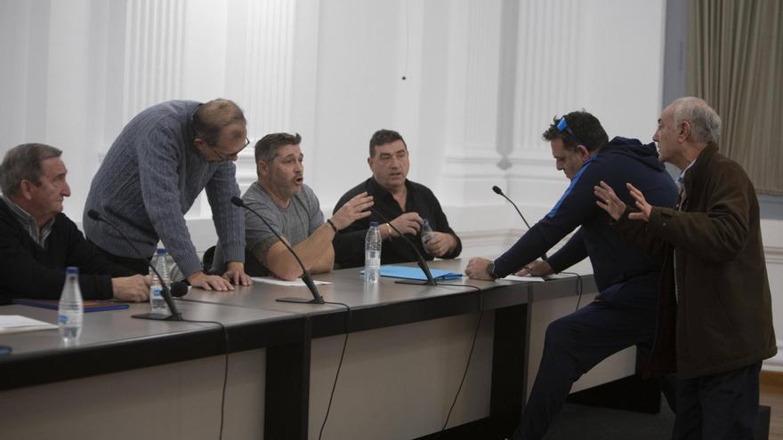 Así fue la tensa asamblea del Olímpic de Xàtiva en la que los socios toman las riendas