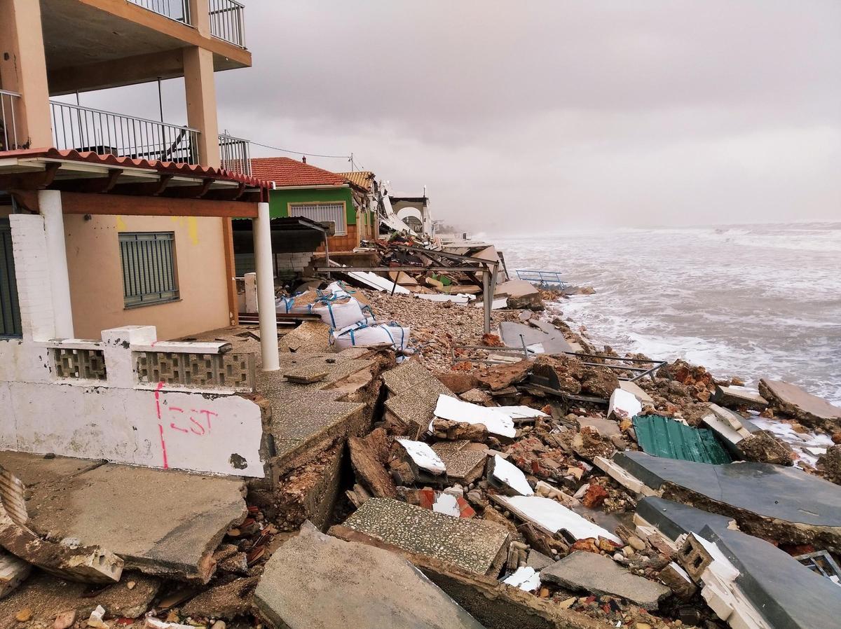 Casas en primera línea de playa destruidas por el temporal 'Gloria' en Dénia.
