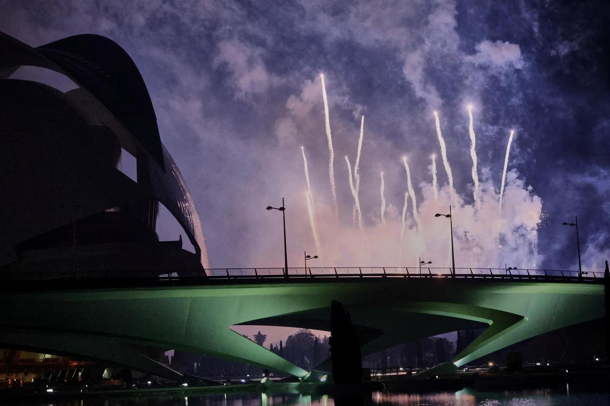 Fuegos artificiales desde el Pont de Montolivet.