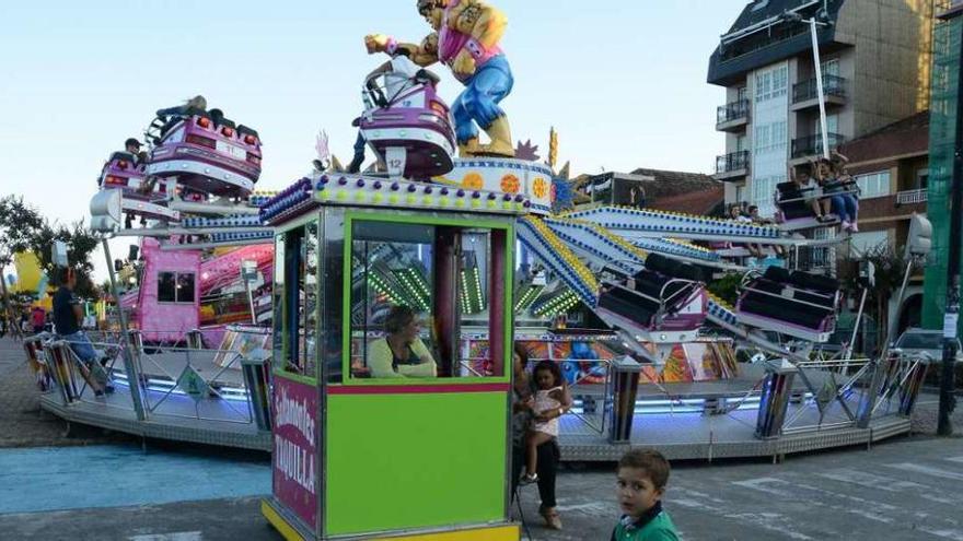 Una de las atracciones de las Fiestas del Carmen en el paseo de Moaña. // G.N.