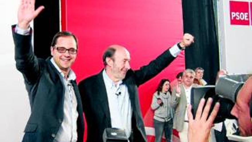 Rubalcaba propone al PP ir de la mano ante la UE