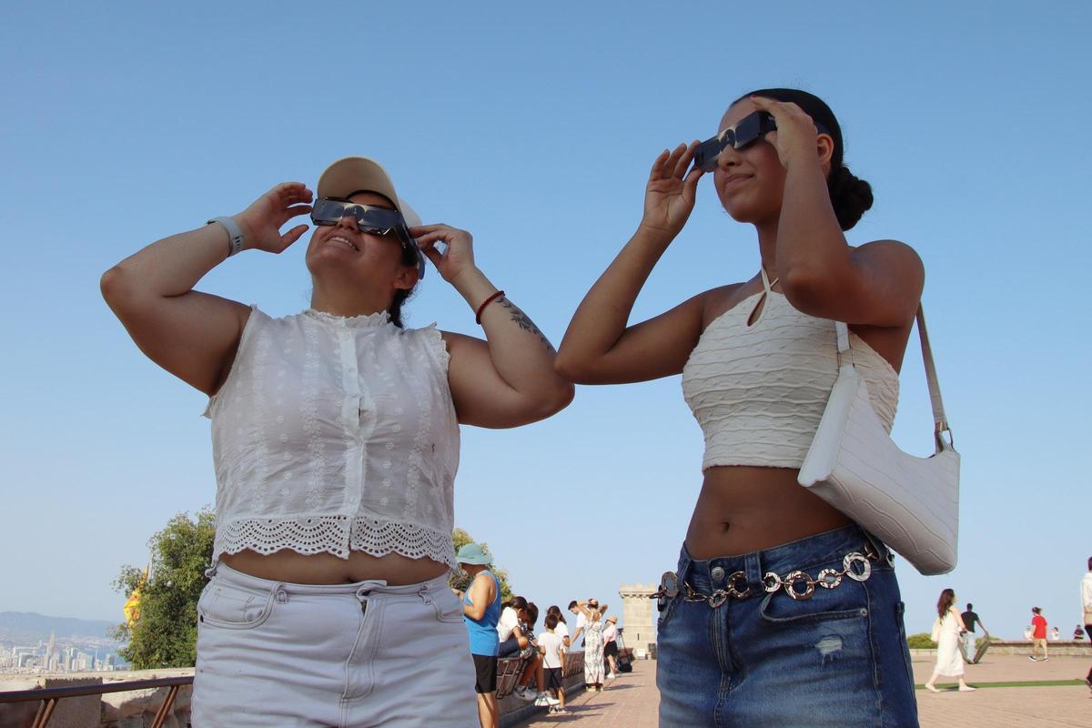Expectativa, calor i nervis poc abans de l’eclipsi solar total a Catalunya Expectativa, calor i nervis poc abans de l’eclipsi solar total a Catalunya