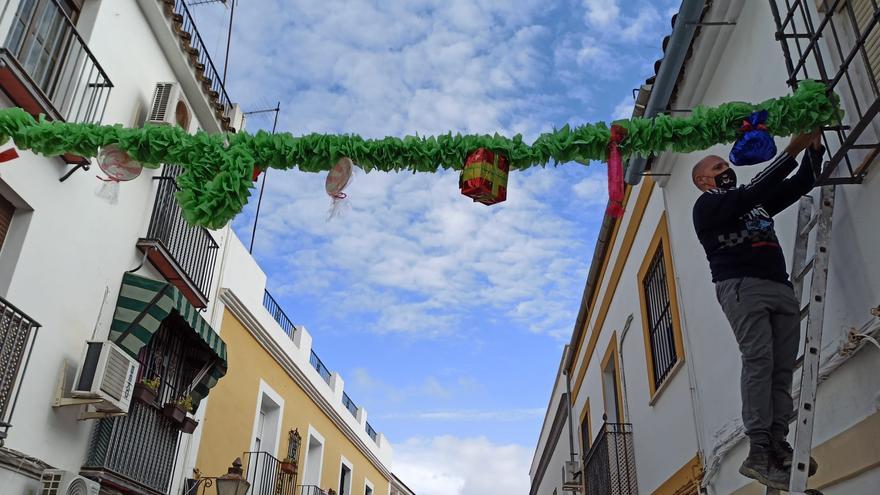 La AVV del barrio de San Agustín decora sus calles por Navidad
