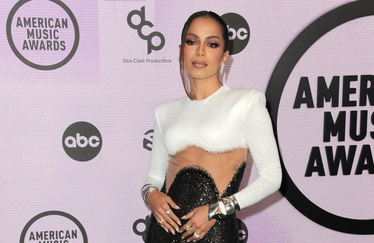Anitta sigue la terapia Kundalini
