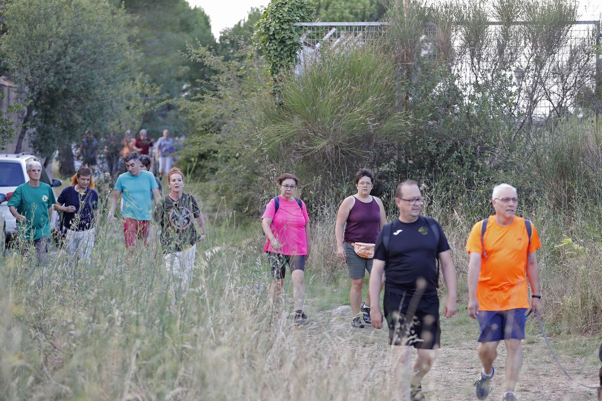 Girona. Esplanada Piruli. Acte prevencio d'incendis. Els veins recorden el gran incendi del parc de les Pedreres de fa deu anys.