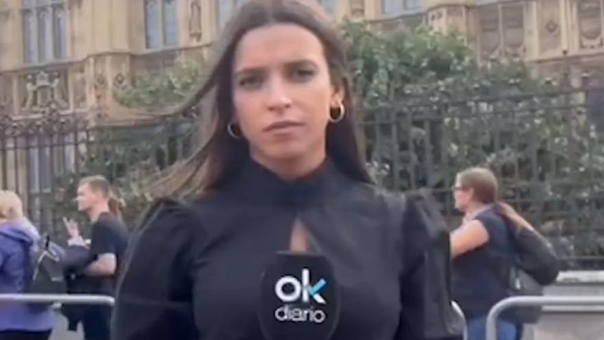 &quot;Esta p*ta niña&quot;: una reportera de OkDiario insulta en directo a una menor