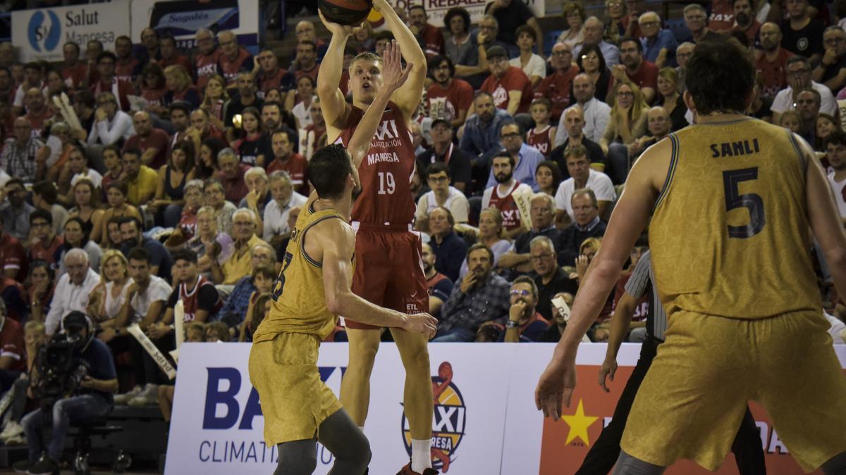 Elias Valtonen, durant el partit que va jugar amb el Baxi contra el Barça