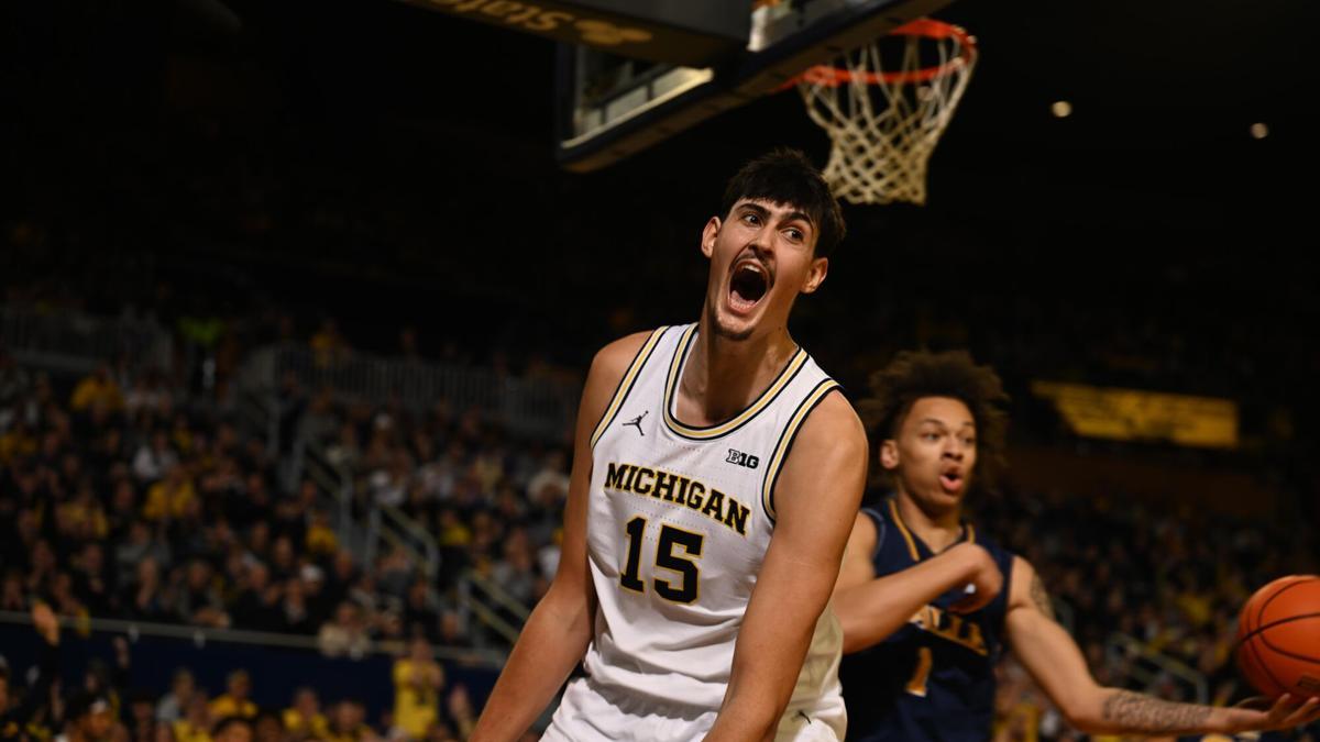 Mate de espaldas de Aday Mara en el triunfo de Michigan ante Penn State