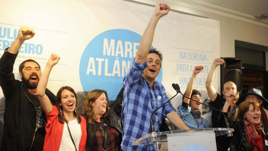 Ferreiro, al frente de Marea, en la victoria electoral de 2015.   | // PARDELLAS